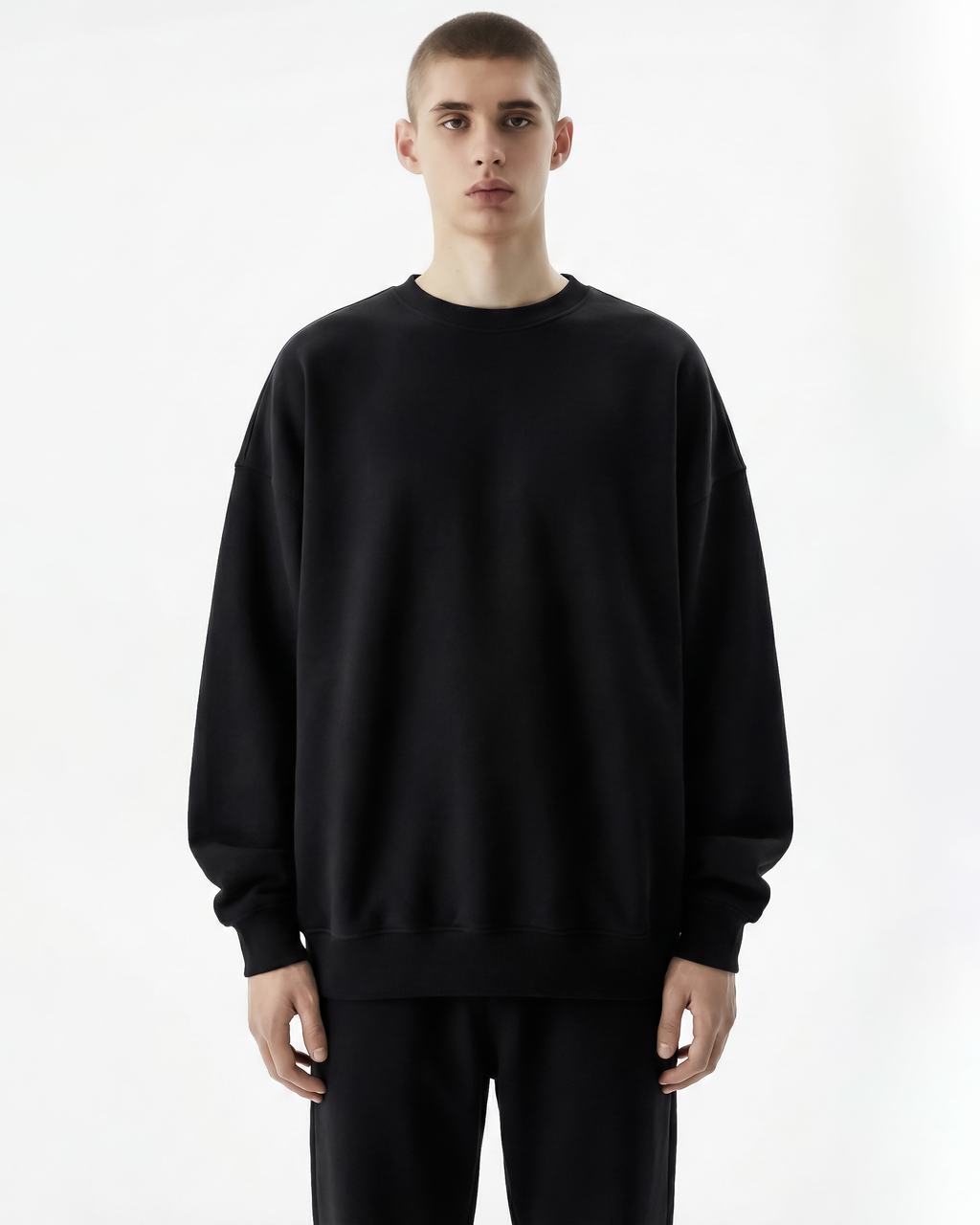 BASIC BLACK SWEATSHIRT