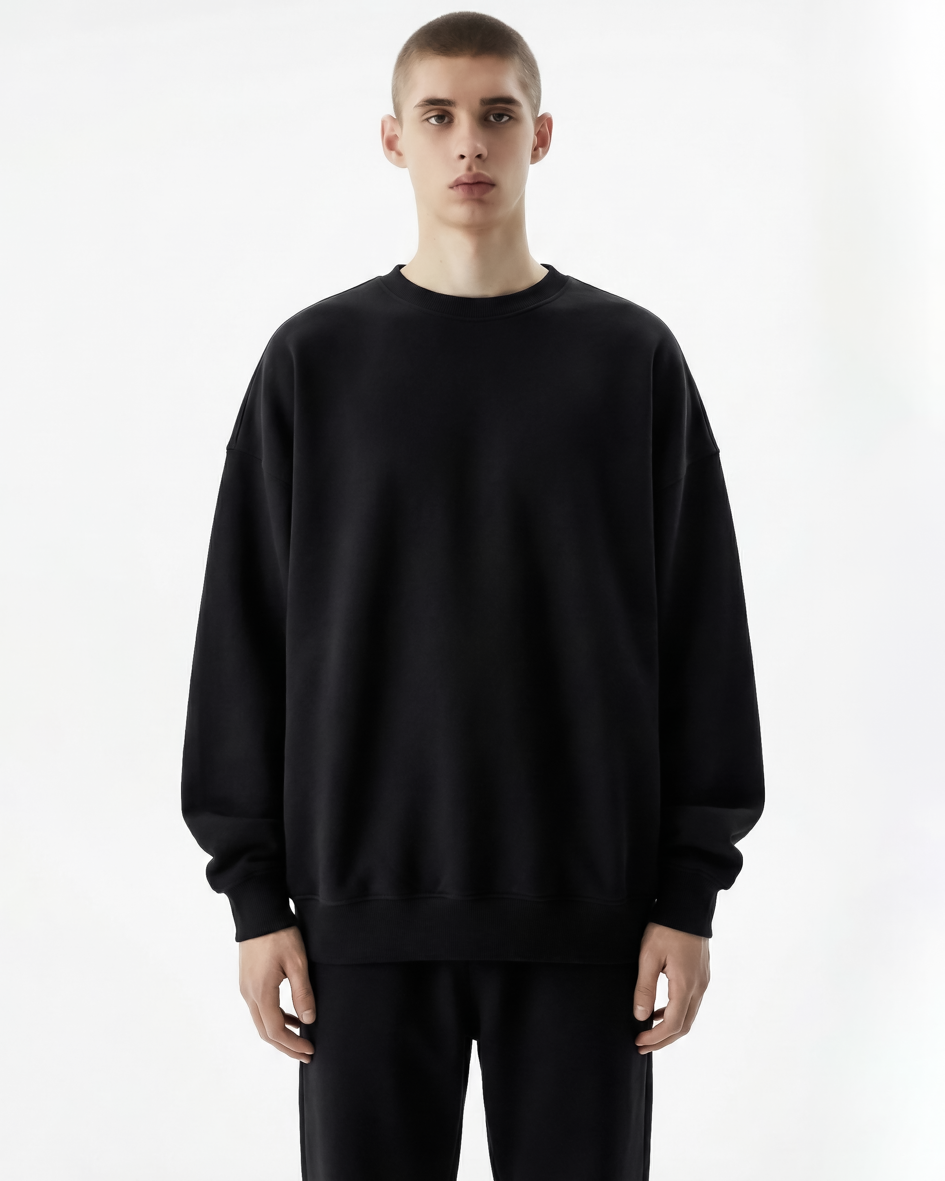 BASIC BLACK SWEATSHIRT