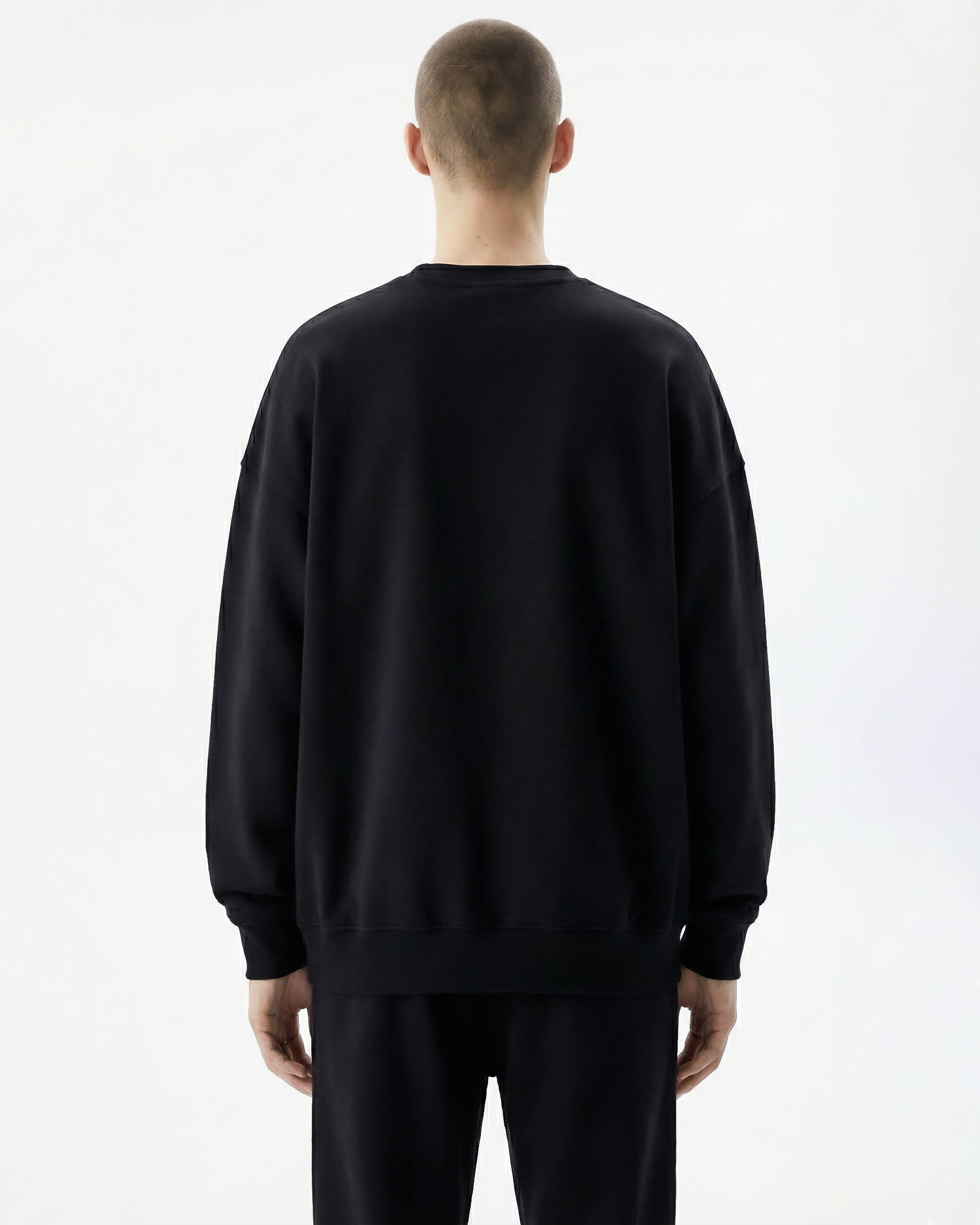 BASIC BLACK SWEATSHIRT